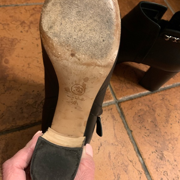 CHANEL booties with chain link - Picture 4 of 7